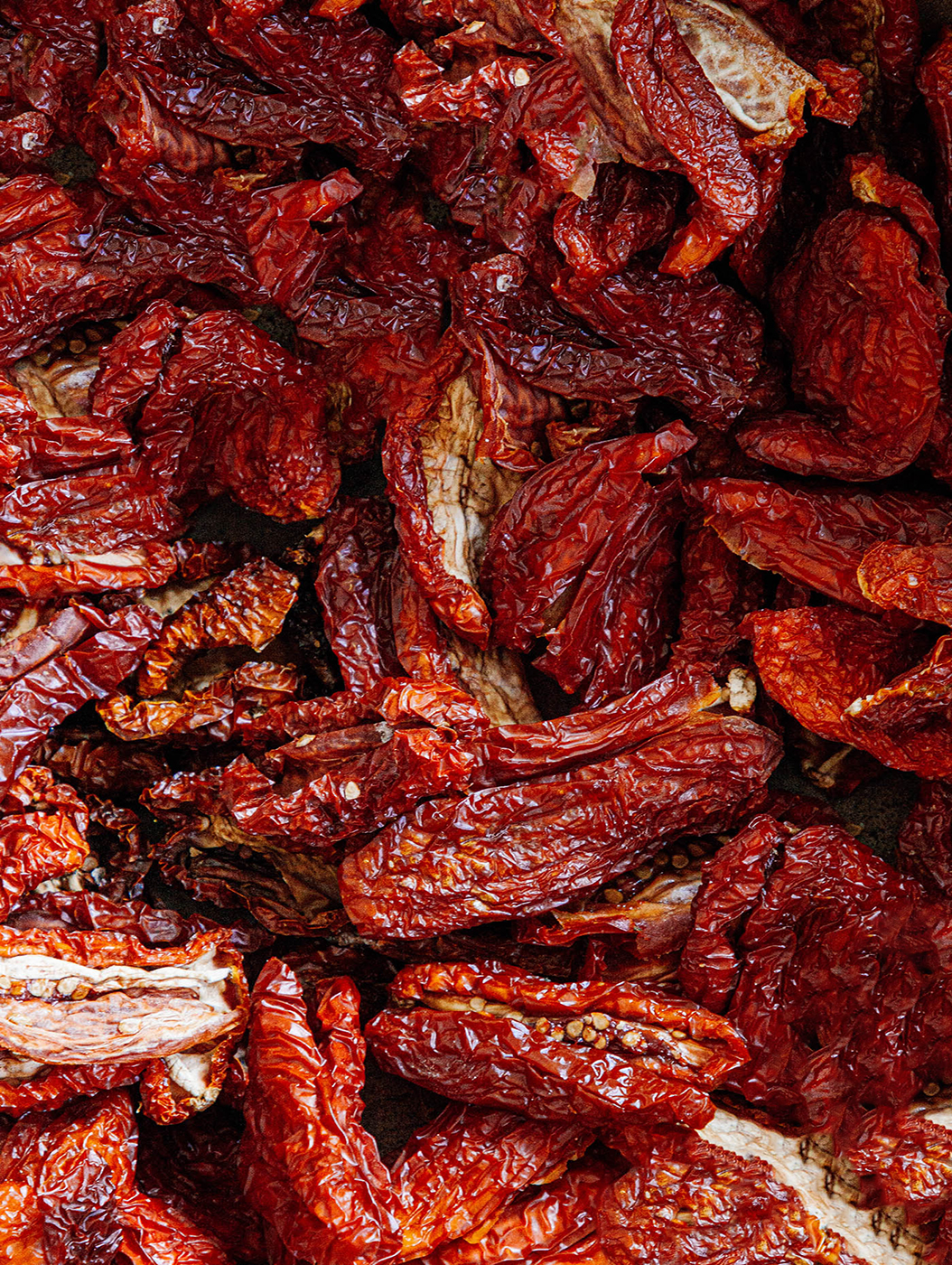 Mediterranes Brot mit getrockneten Tomaten und Parmesan Mediterranes Brot mit getrockneten Tomaten und Parmesan
