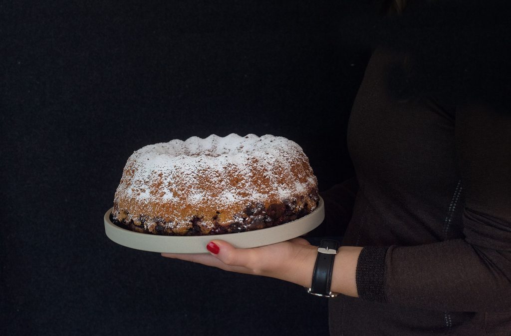 Klassischer Marmorkuchen mit Beeren - HOUSE NO 44